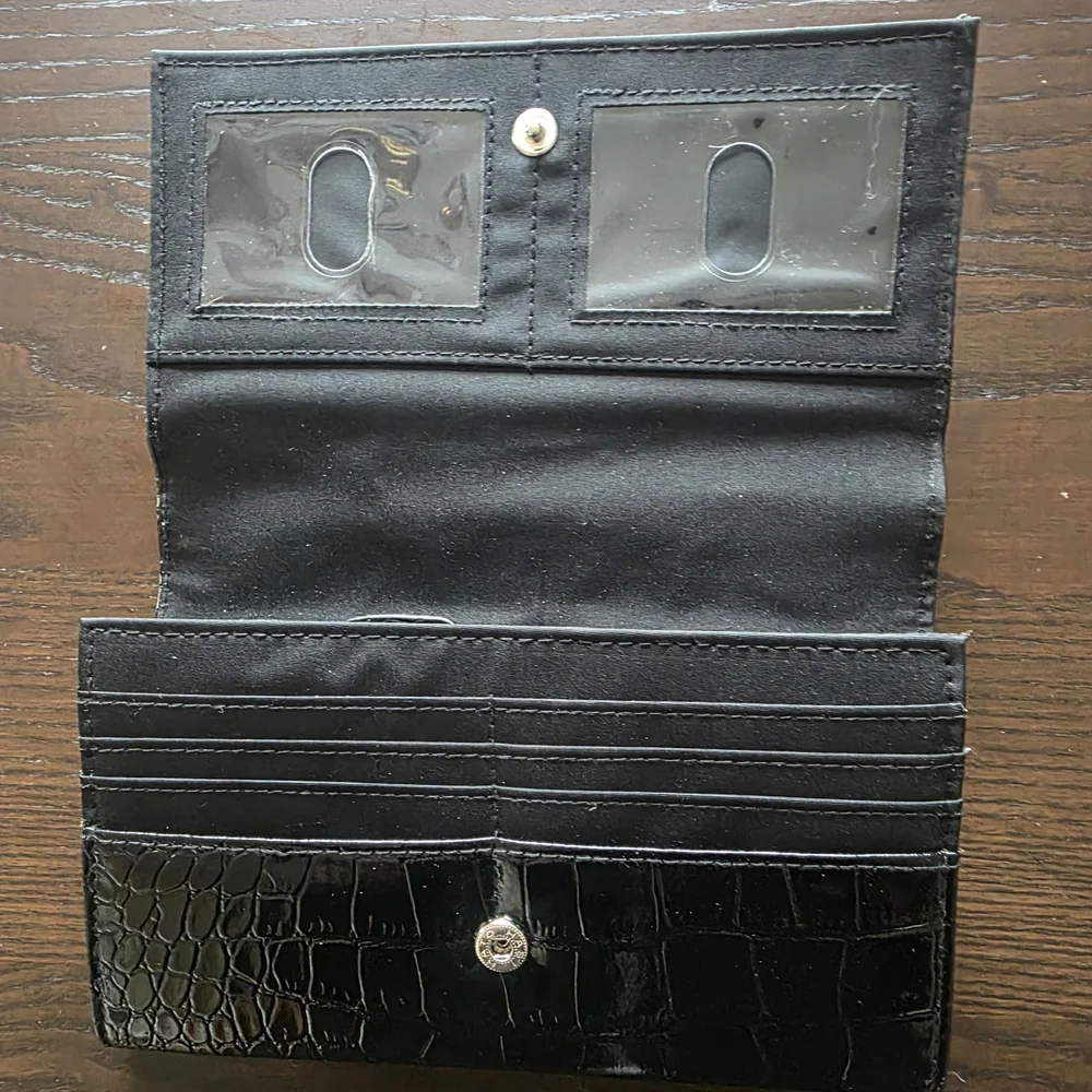 Arcadia Shiny Black Tote with Wallet - Picture 15 of 16